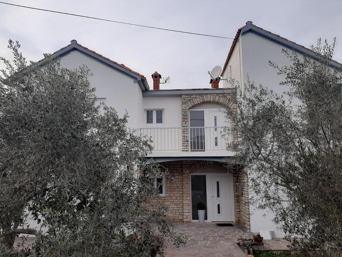 Family House Rebeka Apartment Ugljan Exterior photo