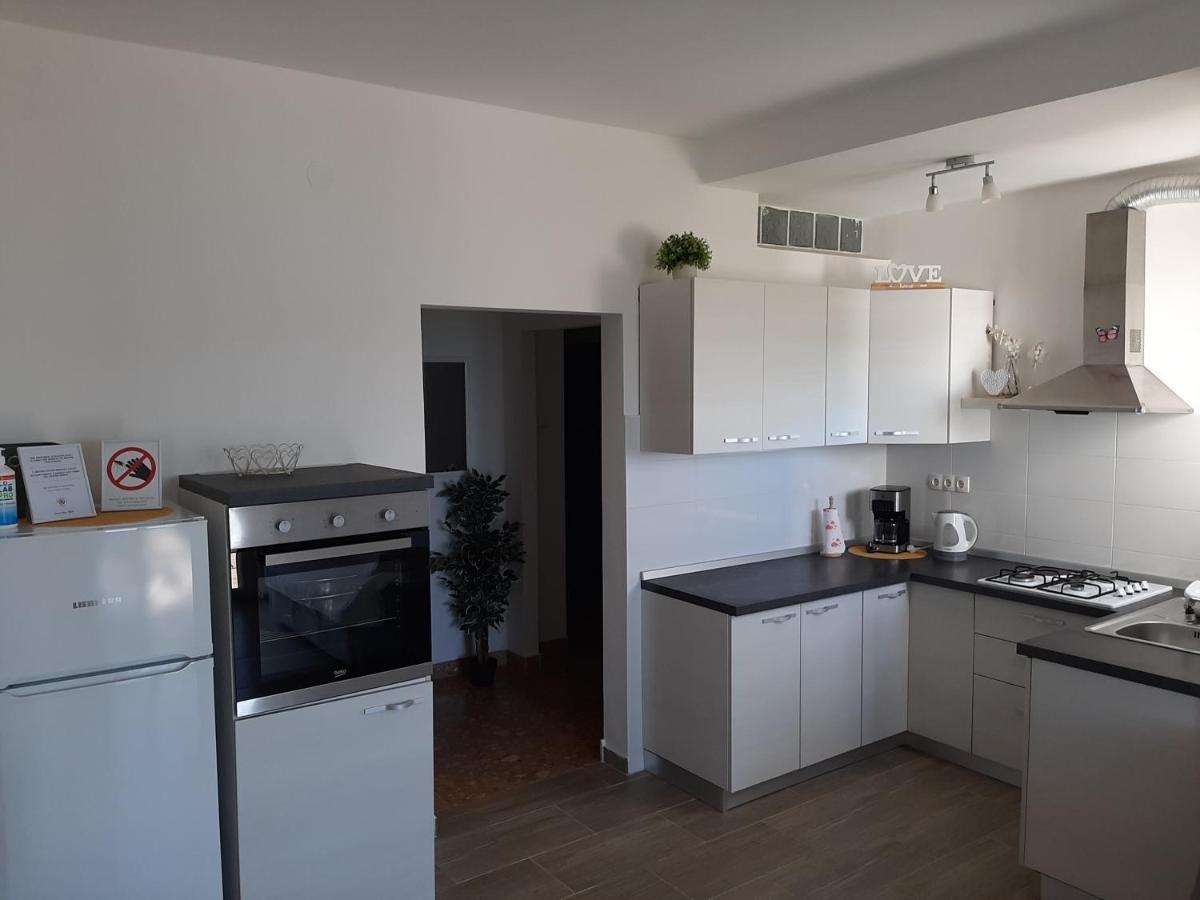 Family House Rebeka Apartment Ugljan Exterior photo
